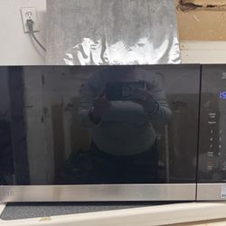 LG Microwave Like New - Barely used!