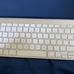 Apple Magic Keyboard Bluetooth