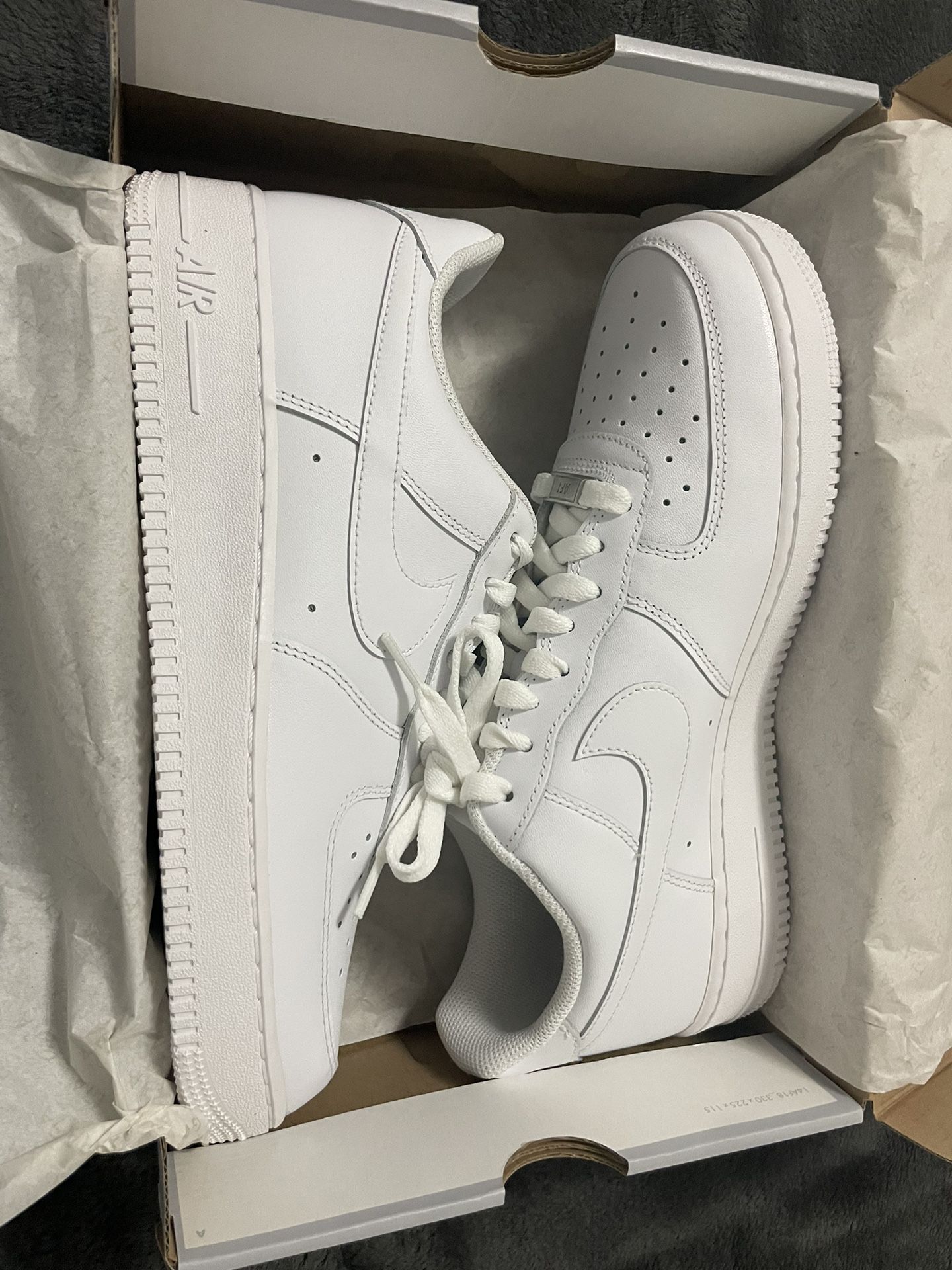 NIKE AIR FORCE 1 '07 LV 8LT SZ 6.5 for Sale in Miami, FL - OfferUp