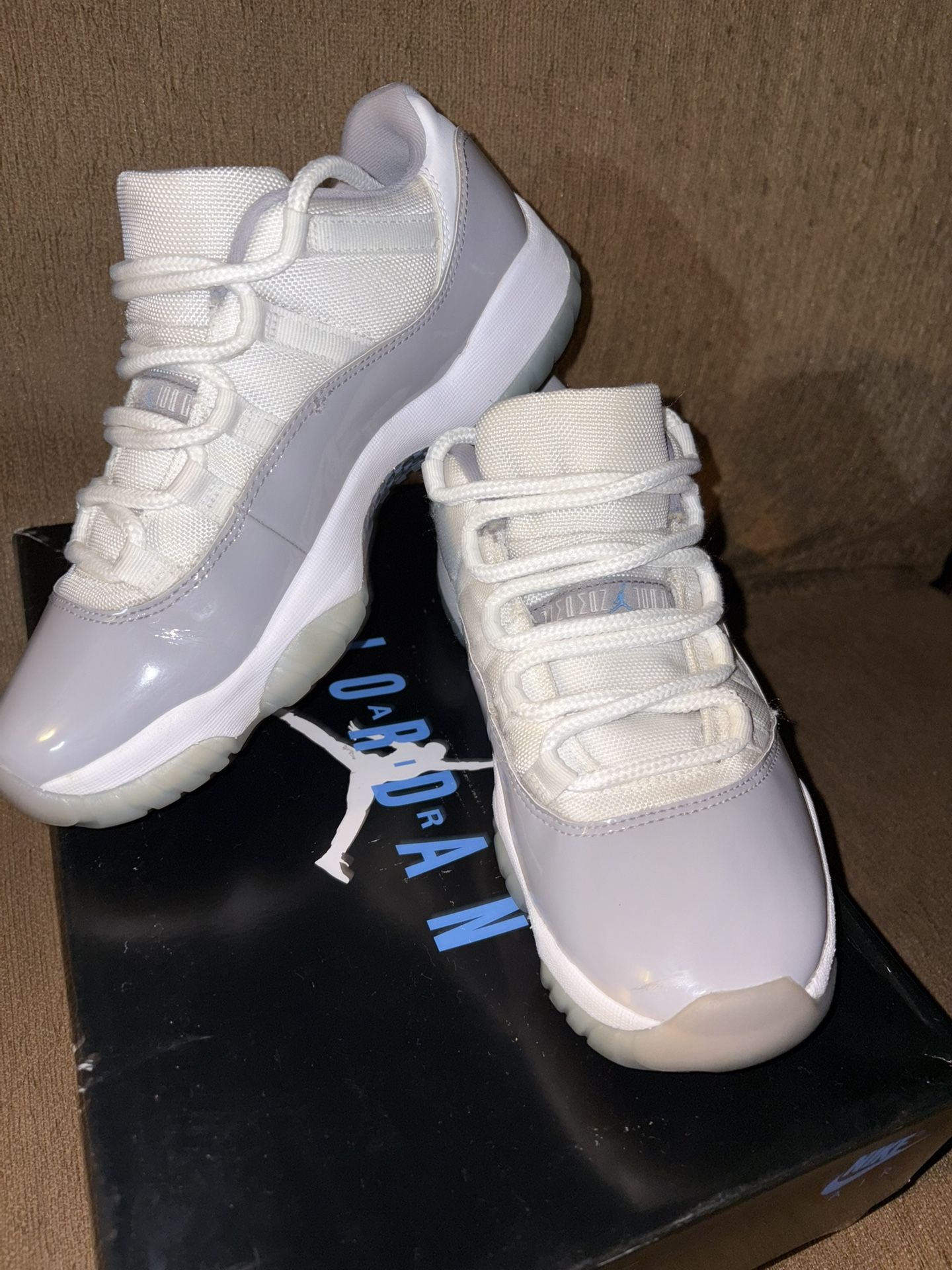 AIR JORDAN 11 RETRO LOW CEMENT GREY