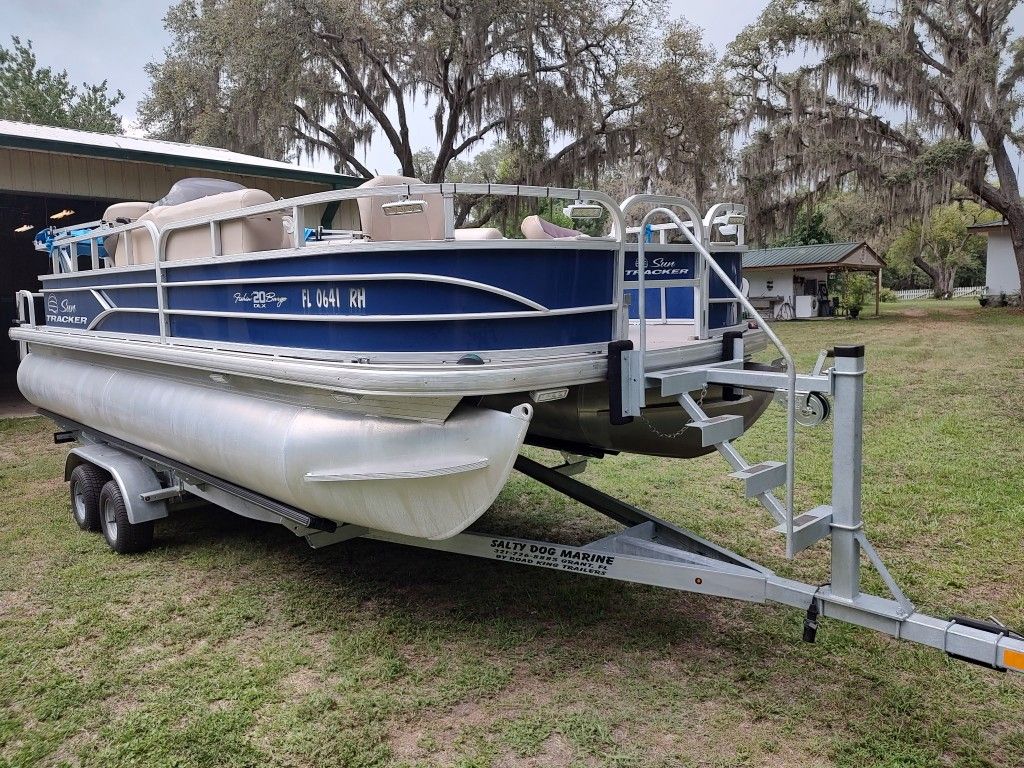 2017 Sun Tracker Fishing Barge