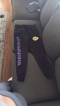 Lakers small sweats