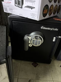 SentrySafe Electronic Safe (closed)