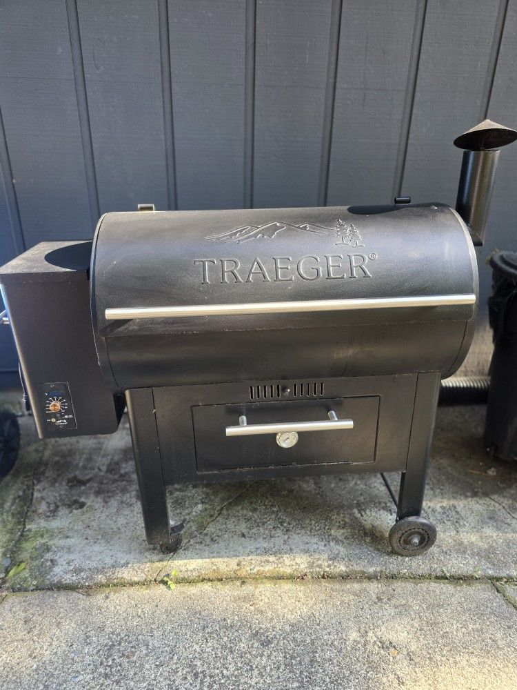 Traeger Century 22/34 Electric Pellet BBQ Grill Smoker