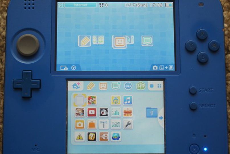 Nintendo 2DS with 4 games, a case, and a charger