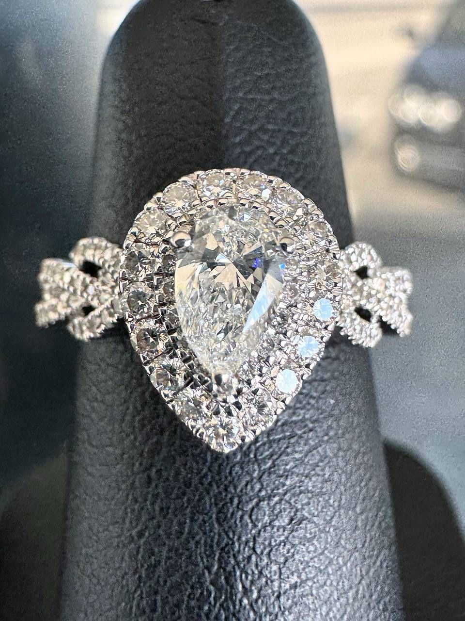 Kay Jewelers Neil Lane Bridal Engagement Ring 0.9 CTW Pear-Shaped Diamonds 14K White Gold sz6
