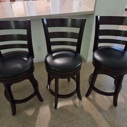 3 Counter Top High Stools