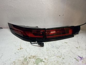 2022 - 2024 Range Rover Sport Tail Light Left LH Used OEM Completed