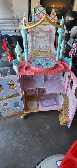 Barbie / dollhouse kidskraft