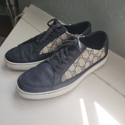 MEN'S GUCCI SNEAKERS - GG SUPREME MONOGRAM LOW TOP