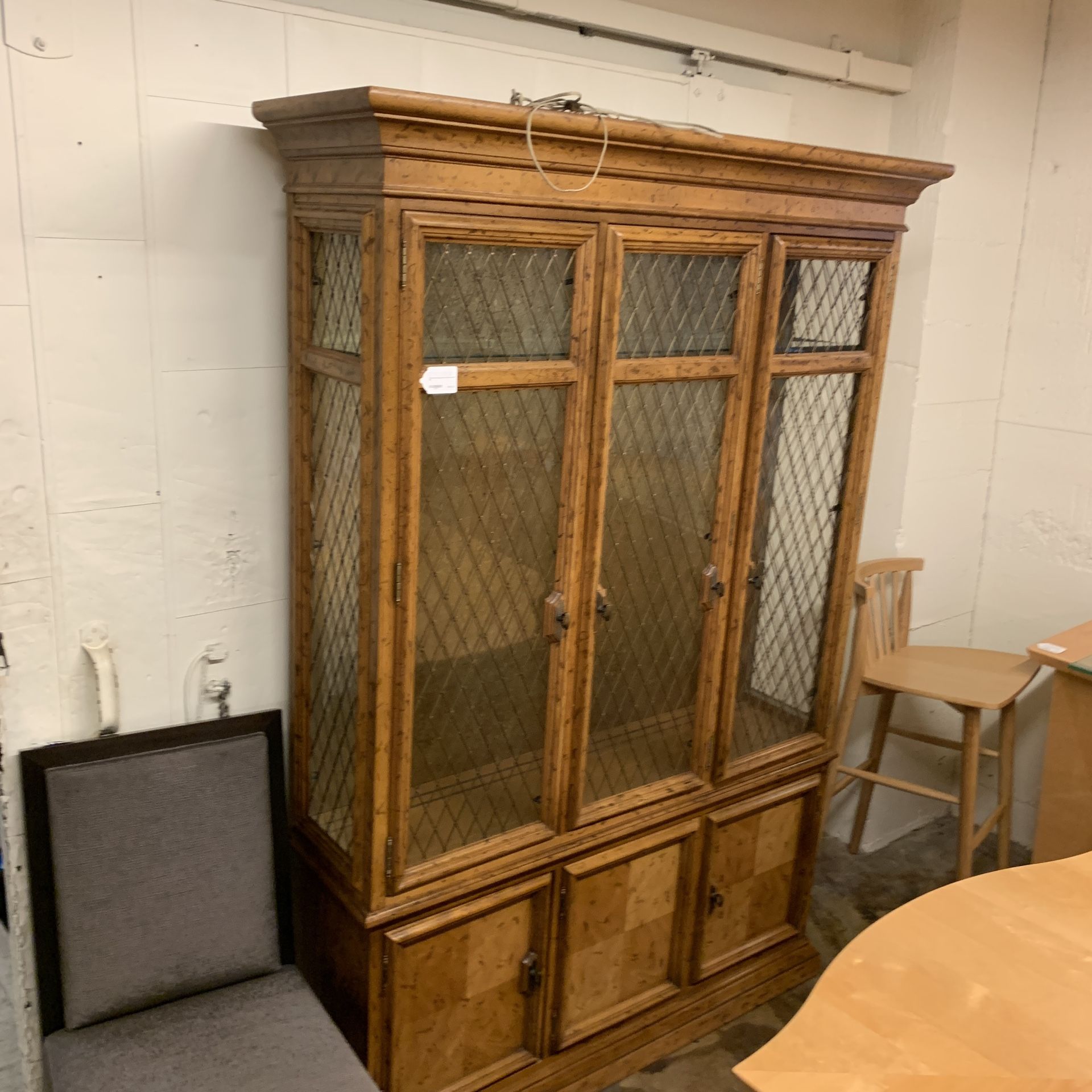 One Piece Glass Door China Hutch