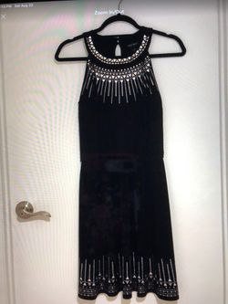 BEAUTIFUL WHITE HOUSE BLACK MARKET DRESS