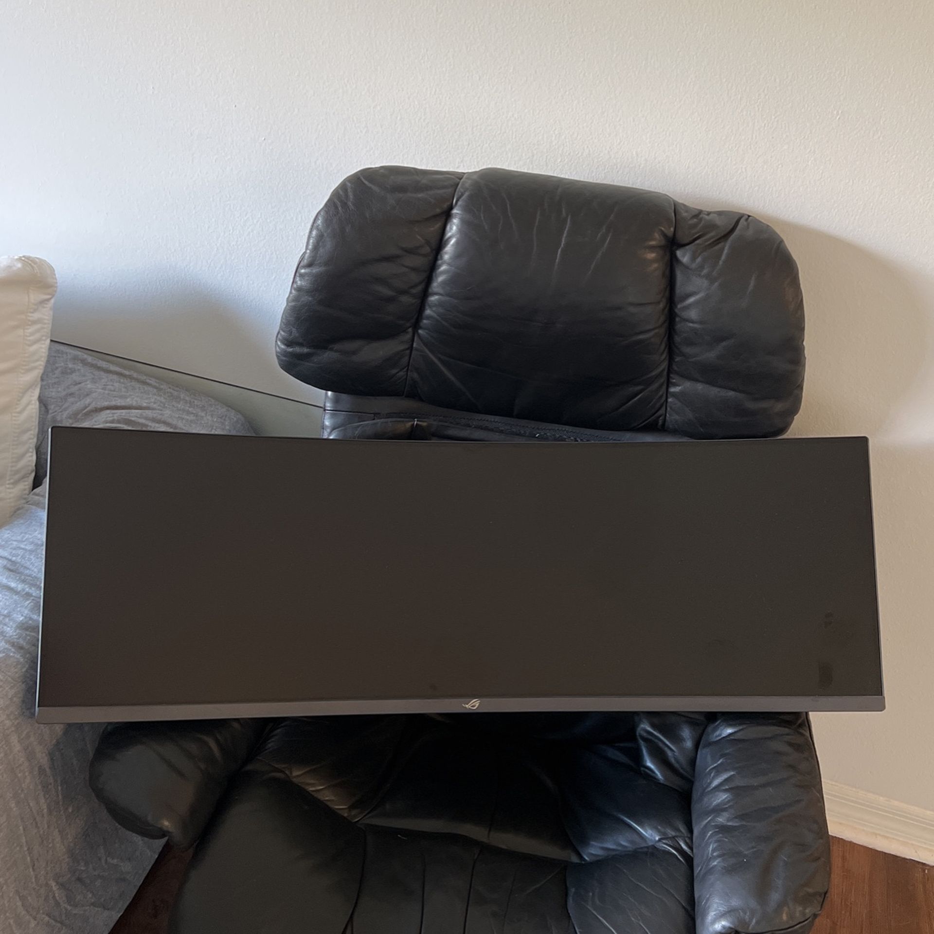 43 Inch Asus Gaming/ Work Monitor 