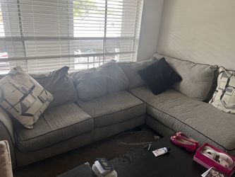 Couch/sofa W/chaise