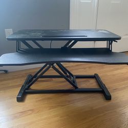 Adjustable Desk / Standing And Sitting 