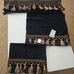 Avanti Towels Set Never Used 