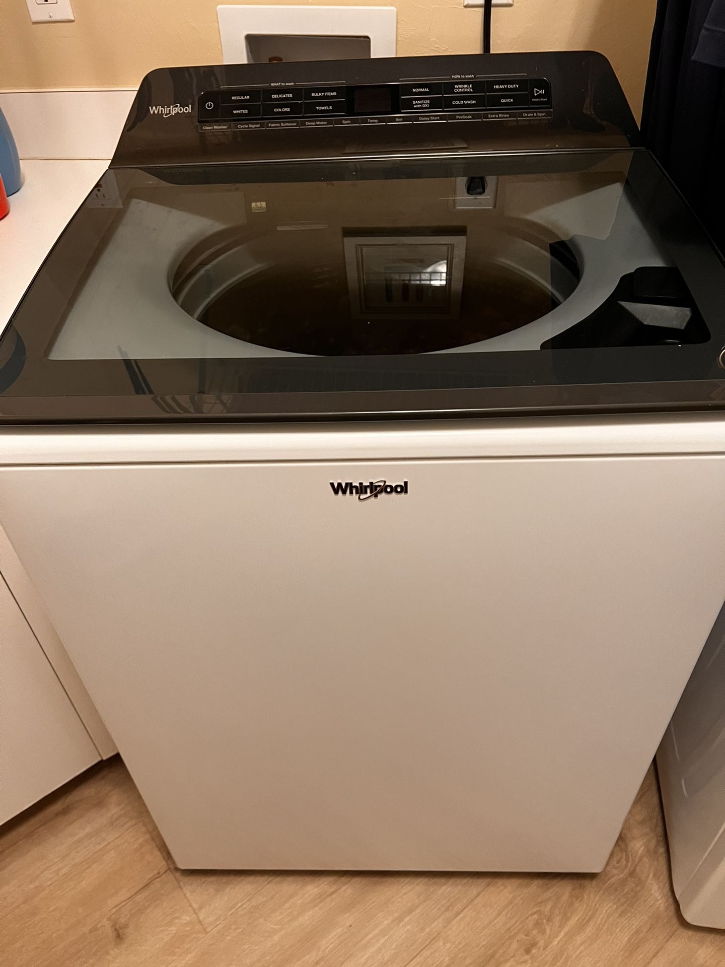 Like New Whirlpool Top Load Washing Machine