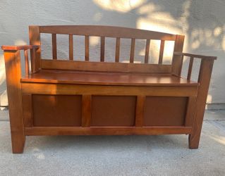 Wood Entryway Storage Bench / Mudroom Bench (Great Condition)