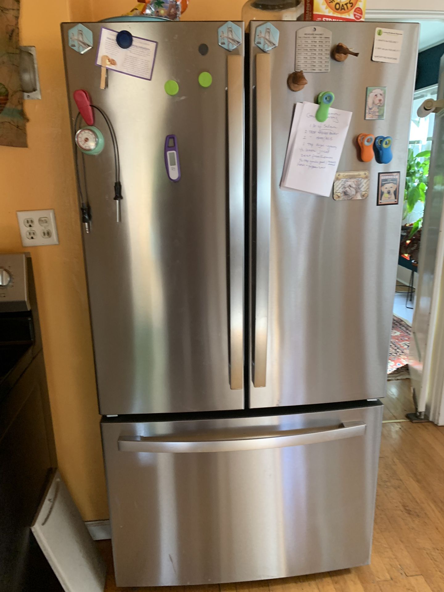 Refrigerator/freezer GE 27 cubic Ft. One Year Old