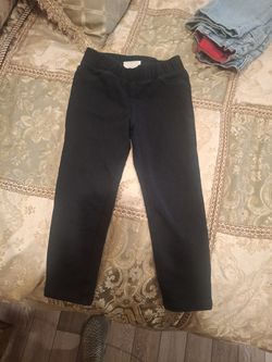 Black stretch jeans size 3T. Very good condition.