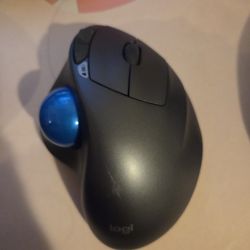 Logitech M570 Trackball Mouse