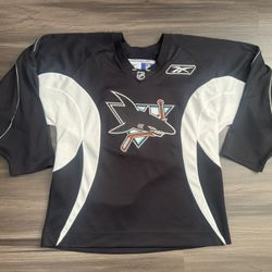 Vintage Reebok San Jose Sharks CCM NHL Hockey Stitched Patch Jersey Men’s Medium  100% authentic. Good condition.  This Vintage Reebok San Jose Sharks