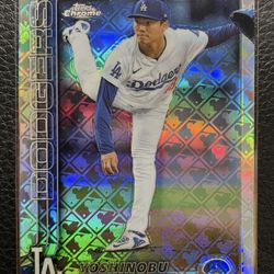 2025 Yoshinobu Yamamoto Topps Chrome “LOGOFRACTOR”. Limited Edition. 