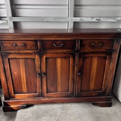 Side cabinet