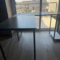 Corner Desk, very spacious !!