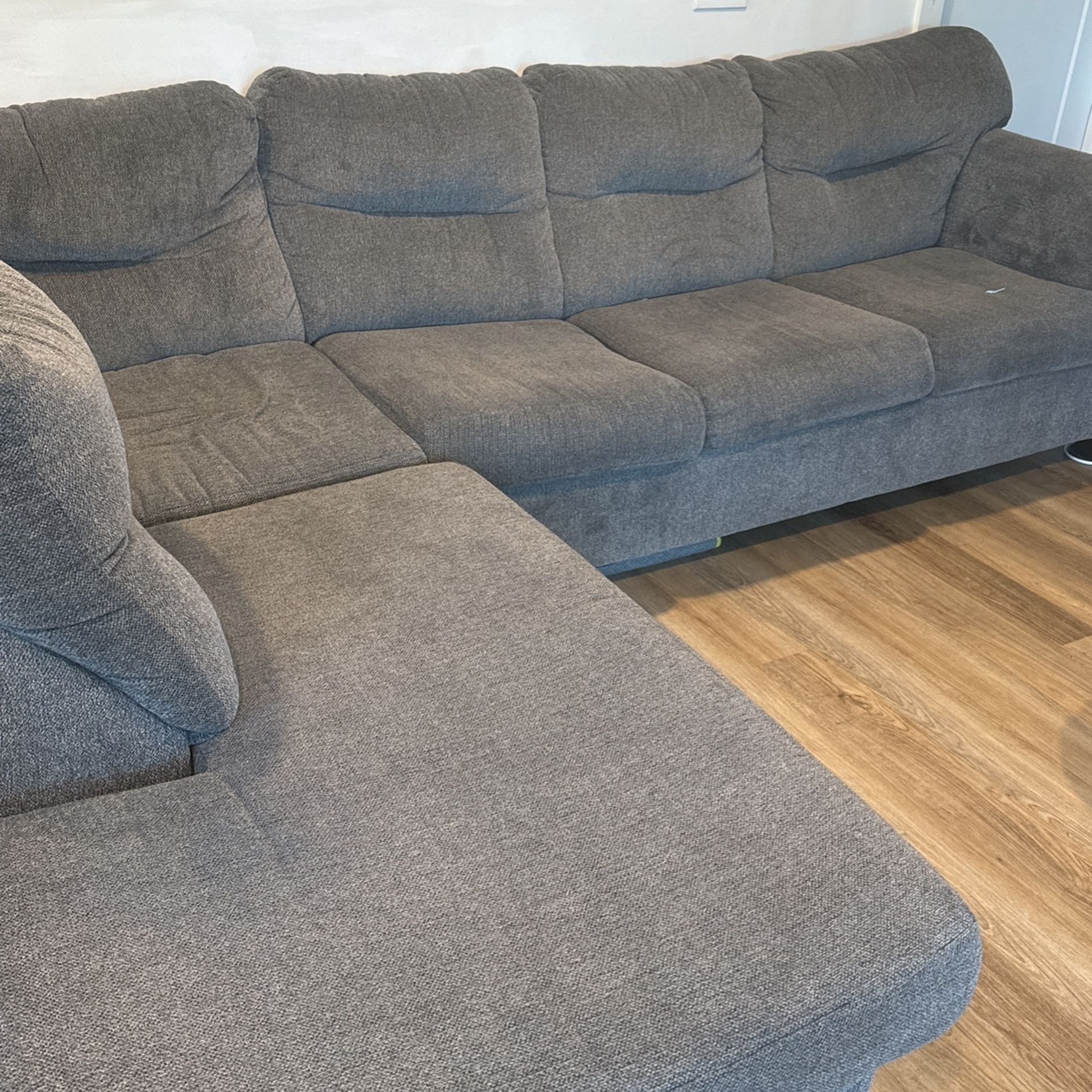 Shaped Couch With Chaise