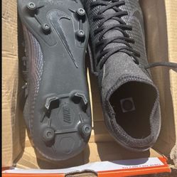 Brand New Soccer ⚽️ Cleats Size 8