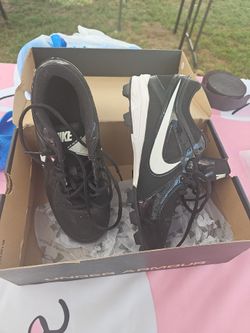 Nike softball women cleats