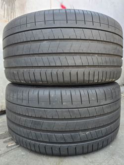 (2) 325 30 23 Pirelli Tires