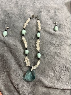 collar con aretes originales piedras preciosas