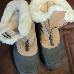 Sorel Snow Boots. Woman's Size 6.5