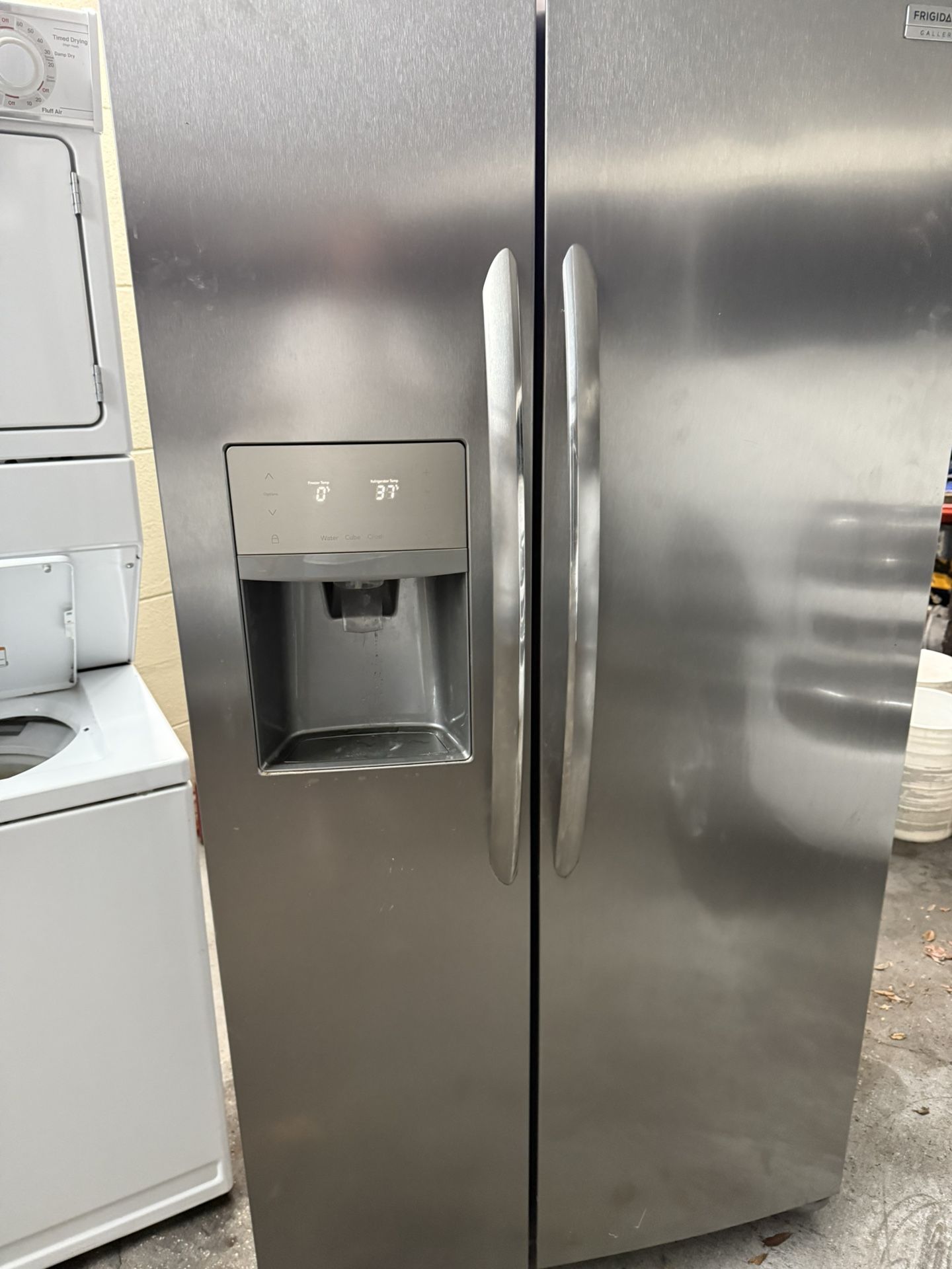 Frigidaire Side by Side Refrigerator Works Great