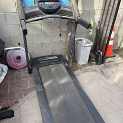 FREE/GRATIS: Treadmill
