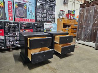 Set of two night stands