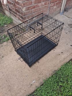 Dog Kennel medium size $35 Dlls.