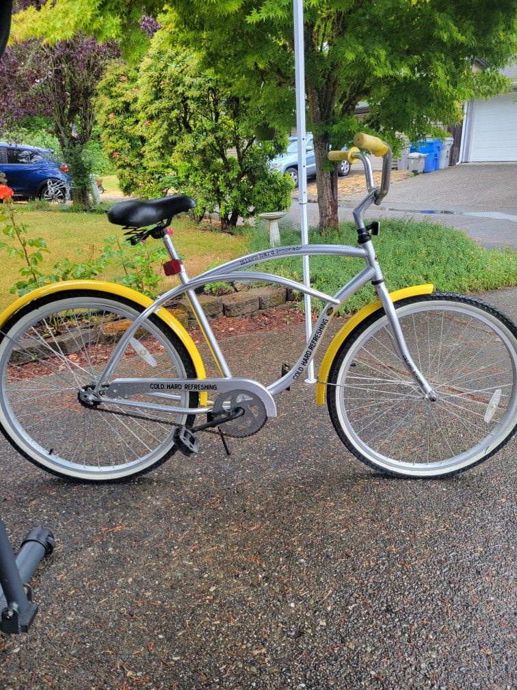 Mike's Hard Lemonade Cruiser