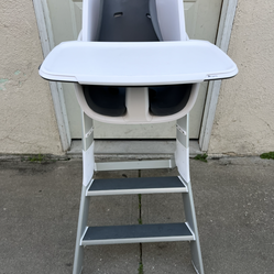 4 MOMS HIGH CHAIR