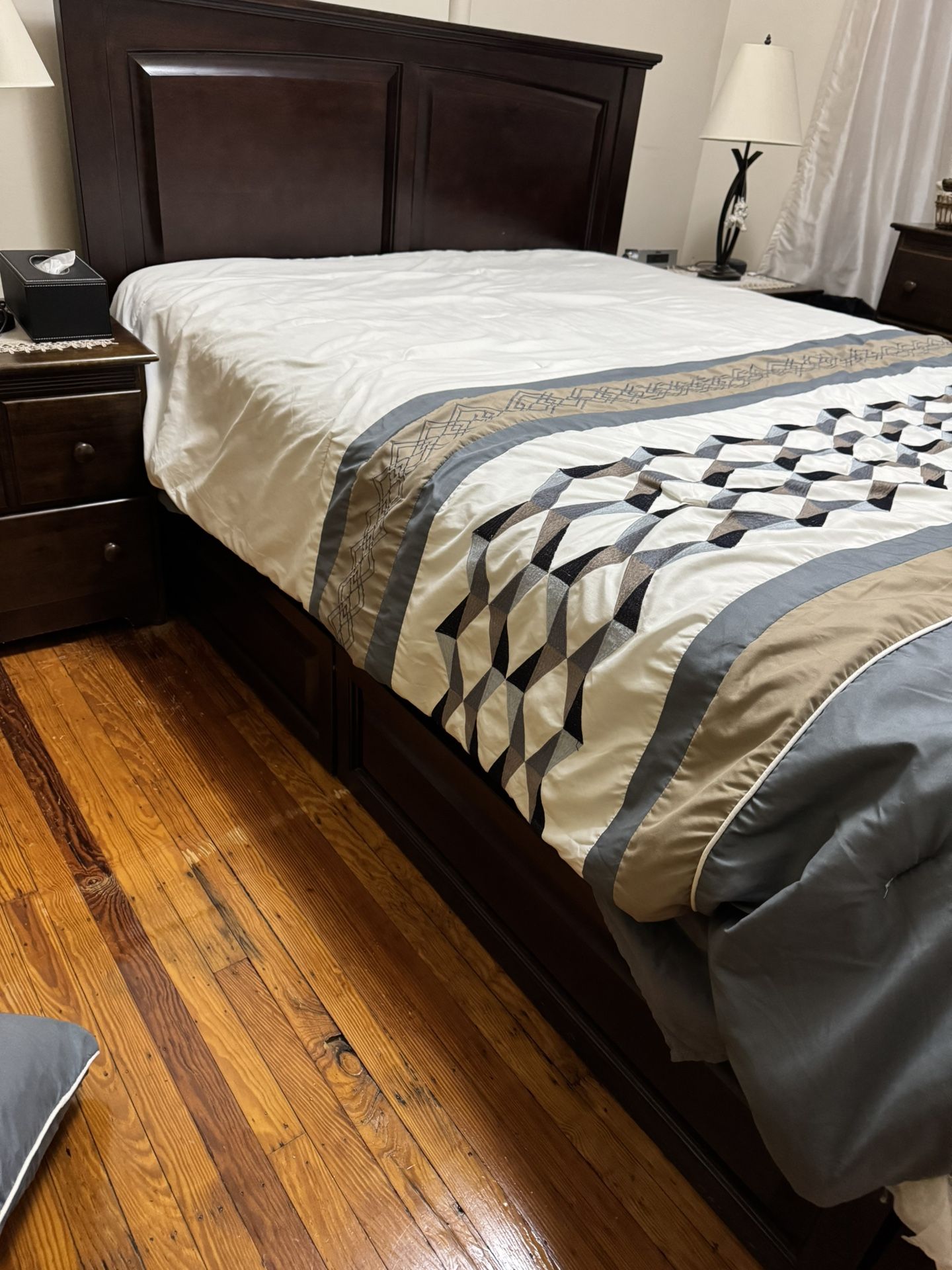 Queen Bedroom Set For Sale