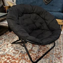 Folding saucer chair 
