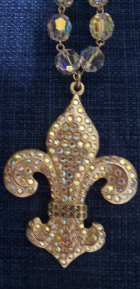 Rhinestones Bold Necklace With A Fleur De Lis Pendant