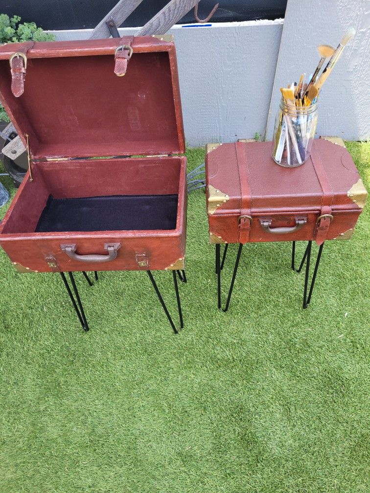 Tables / Faux Vintage Suitcase