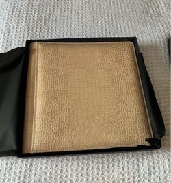 RAIKA Genuine Top Grain Leather Photo Album – 250 Photos – Made in USA