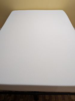 Zinus Que,en Be,d Combo: 8" Firm Foam Mattr,ess + 18" High Metal Frame — Floor Model. Free same-day delivery..