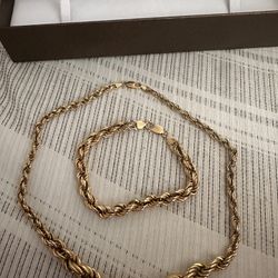 gold necklace and bracelet 