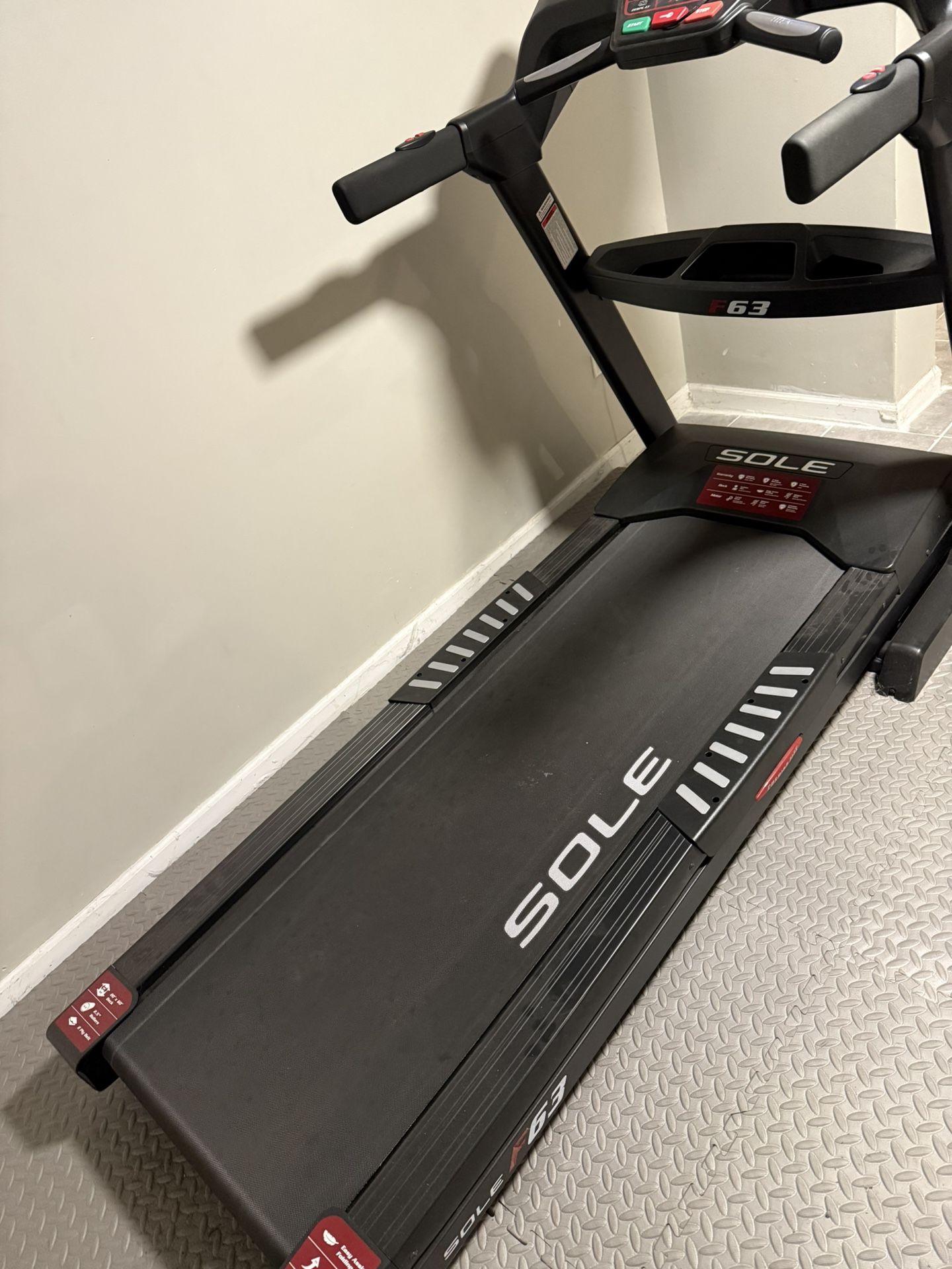 Sole F63 Professional Treadmill 