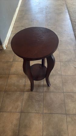 Round Wood  Table